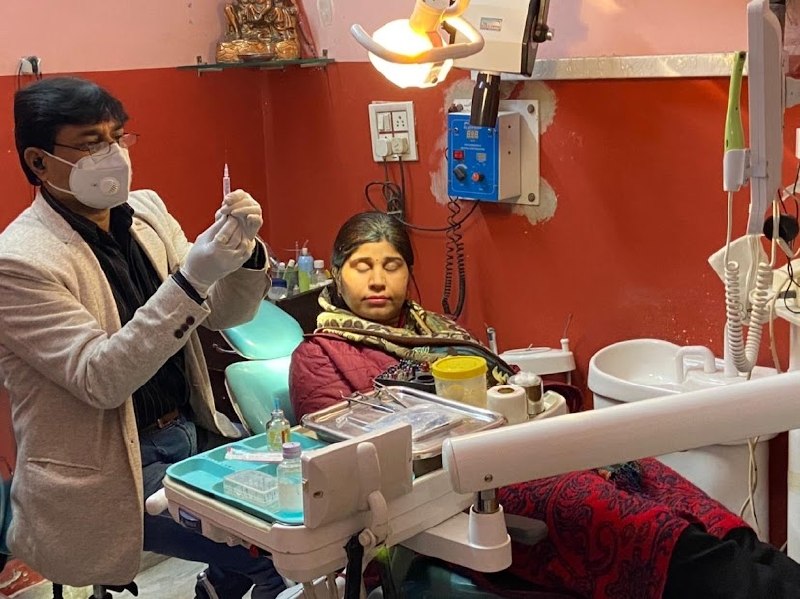 Patient consultation and dental examination at Panwar Dental Clinic